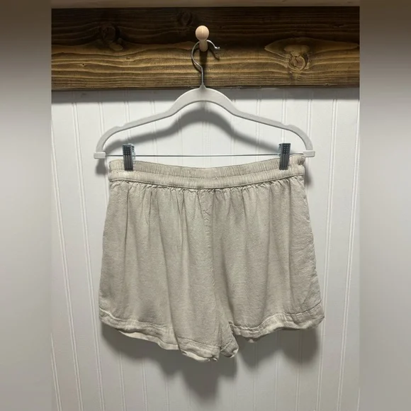 Abercrombie & Fitch Light Tan linen blend Shorts - Picture 2 of 6